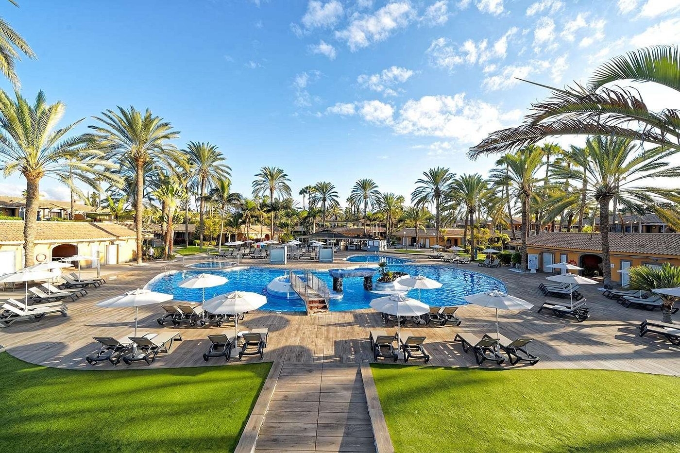 SUITES & VILLAS BY DUNAS